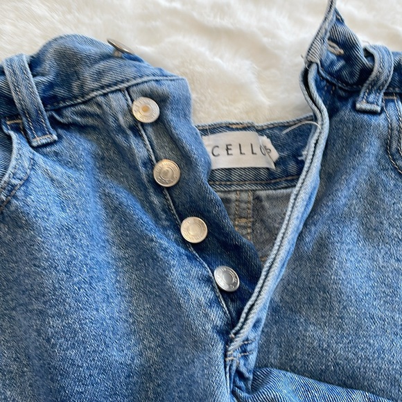 Cello Jean shorts size small! In excellent condition! - Picture 5 of 6